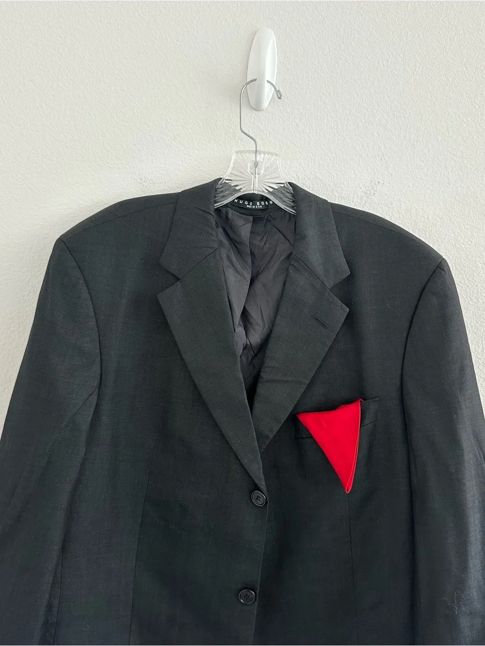 HUGO Black Single-Breasted Blazer with Red Pocket Square Size: 42R